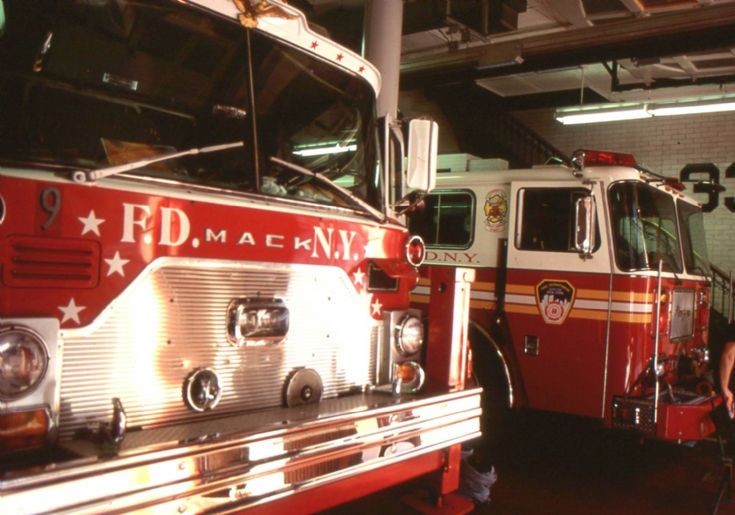 NYFD - 1999 Engine 35 Ladder 9
