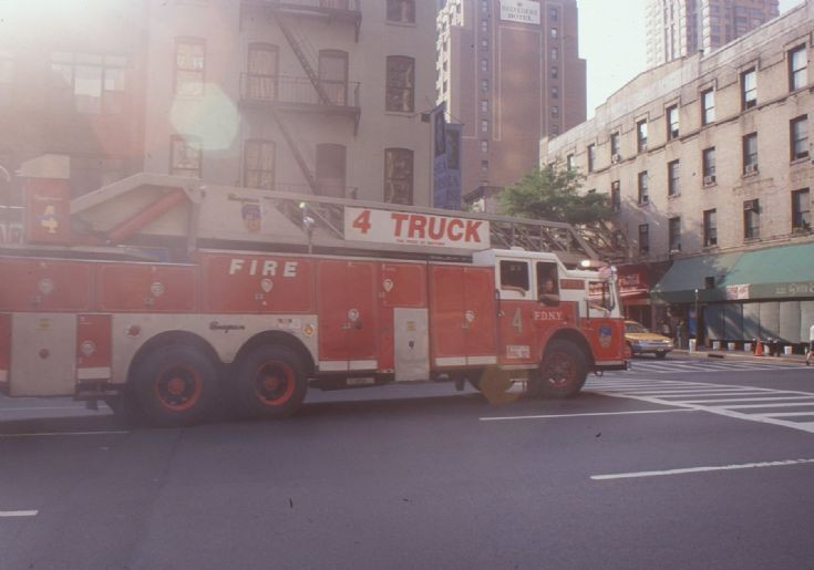 NYFD - 1999 ladder truck 4