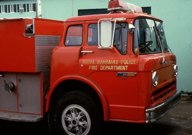 Bahamas FD - Mack pumper