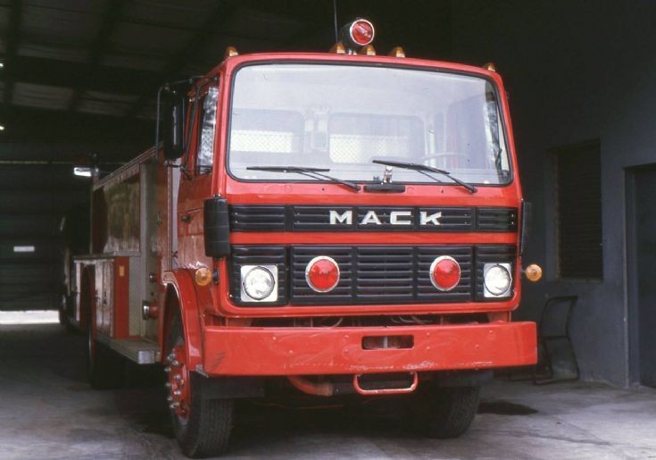 Bahamas FD - Mack pumper in 1985