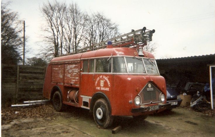 Dennis F8  243 EBK