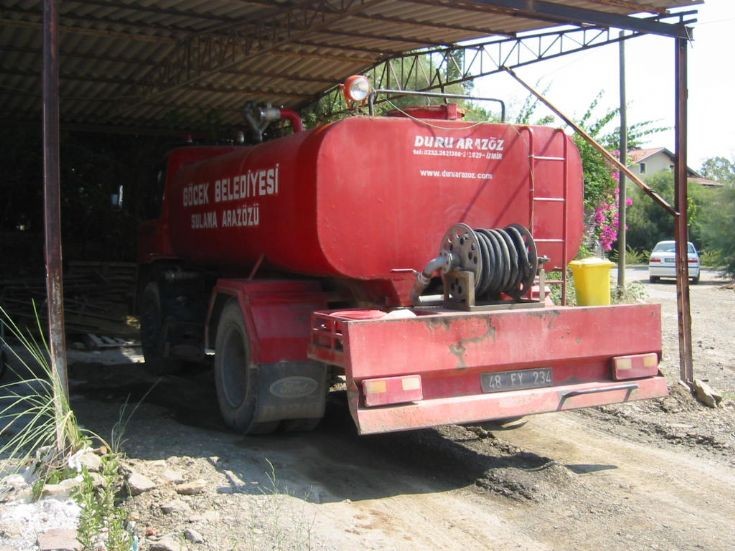 Turkish water tanker Ford Gocek back