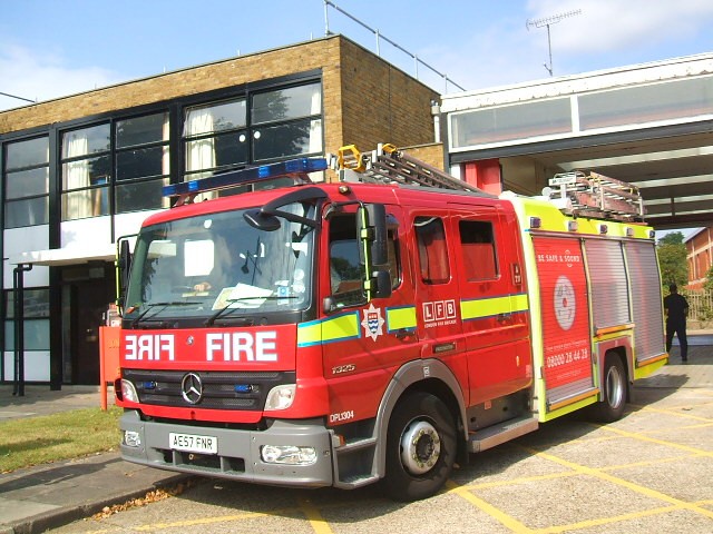 Paddingtons Pump ladder Mercedes Atego LFB
