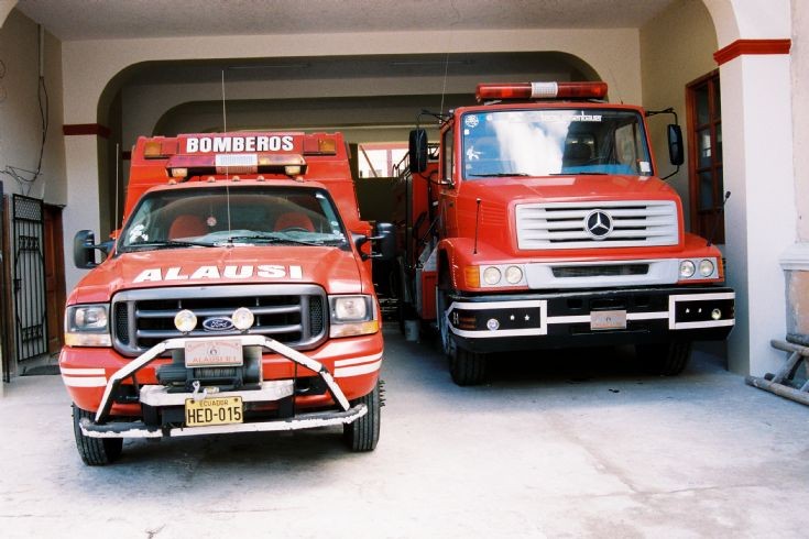 Alausi Bomberos (Firefighters)