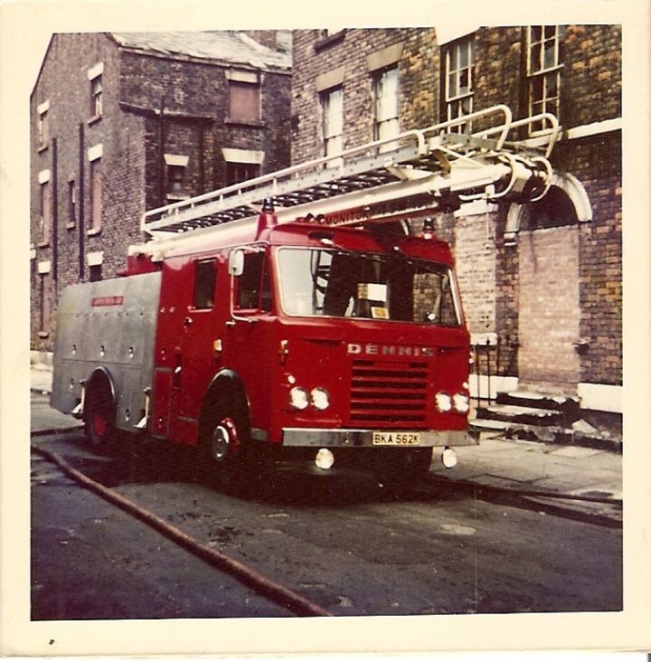 Dennis F49 Simonitor Liverpool BKA 562K
