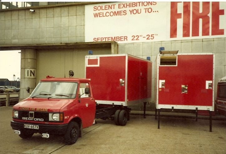 Bedford CF/Ray Smith/CFE KUV 657X