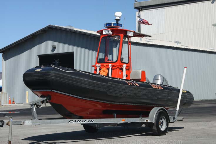San Francisco Airport Fire department boat