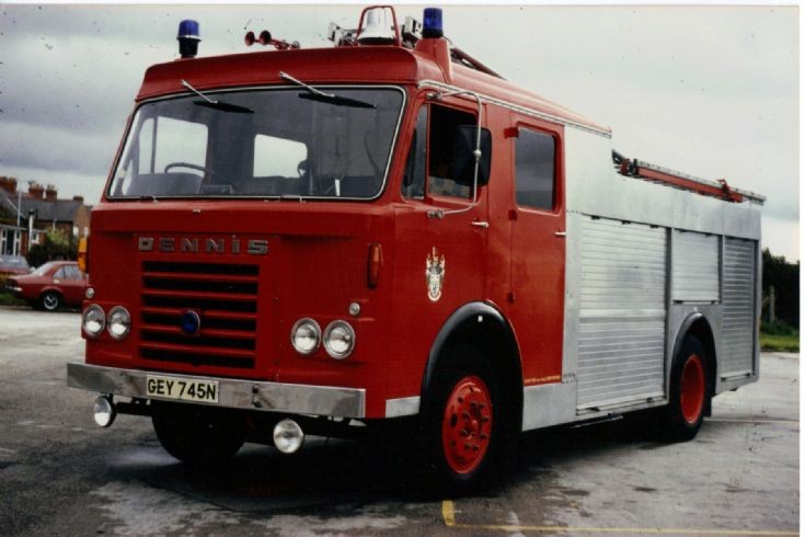 Dennis F48/Dennis WrL. 