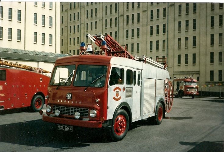 Bedford TK HCB-A WrE Bath FS NGL 664