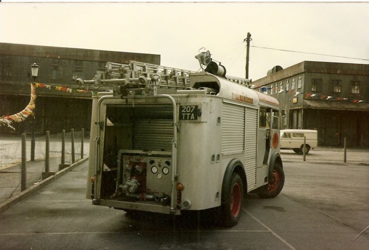 Bedford J5 HCB Wrt Devon 207 TTA back