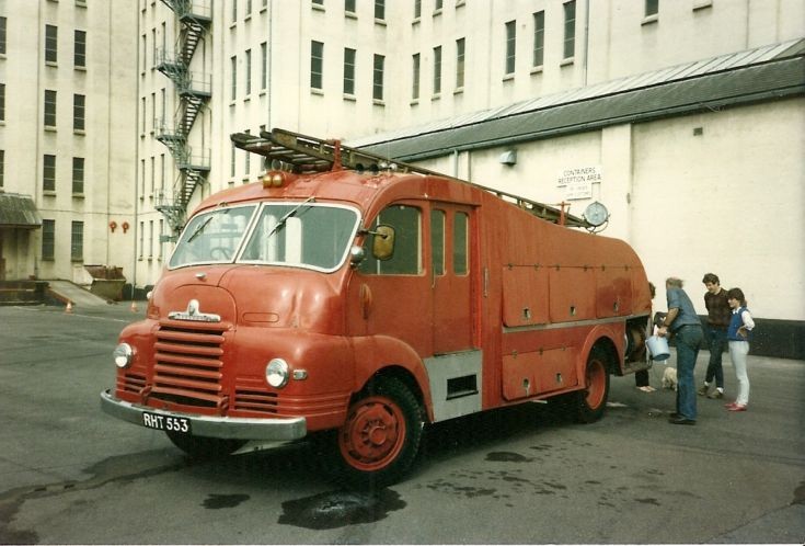 Bedford S /HCB WrT ex Airsprung RHT 553