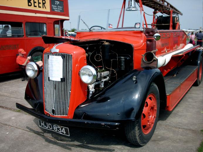 Working Morris Commercial fire appliance 