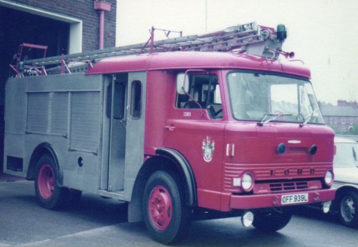 Clwyd Ford D600 WrL