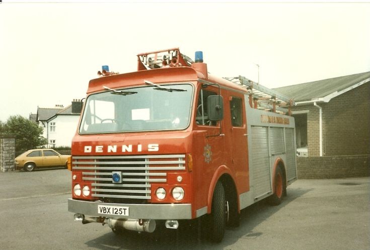 Dennis F series WrL Dyfed FB VBX 125T