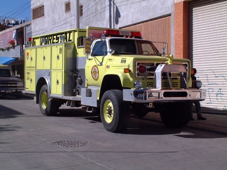 Unidad 9 SFR GMC truck Mexico