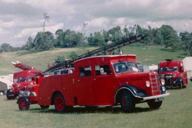 1939 Bedford MLZ Towing Vehicle & Trailer Pump.