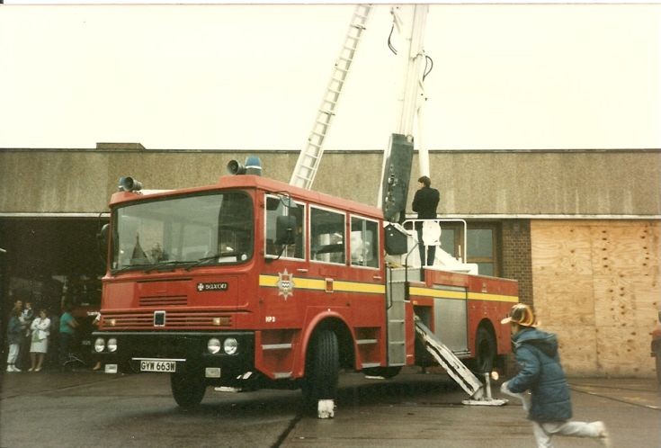 Shelvoke /Saxon SS220 HP London FB GYW 663W