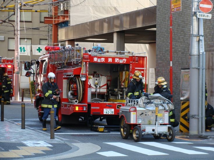 Tokyo Fire Department - Hino pumper at Alarm 5