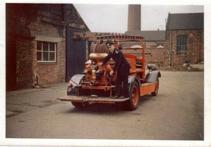 Morris Commercial pump CDM 185 back