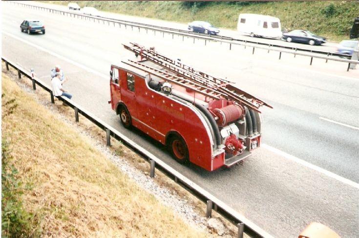 Dennis F8 - YRB  612 - old timer