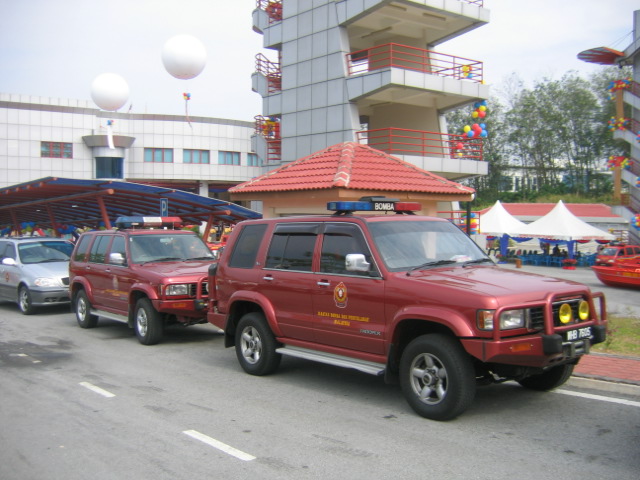 Malaysia Fire brigade IsuzuTroopers