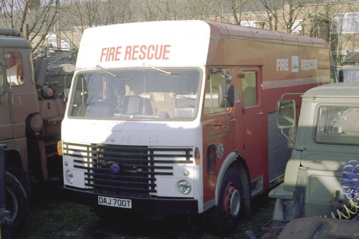 Dennis Emergency Tender  DAJ700T.