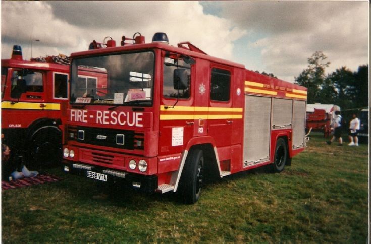 Dennis RS E996VTA at Odiham