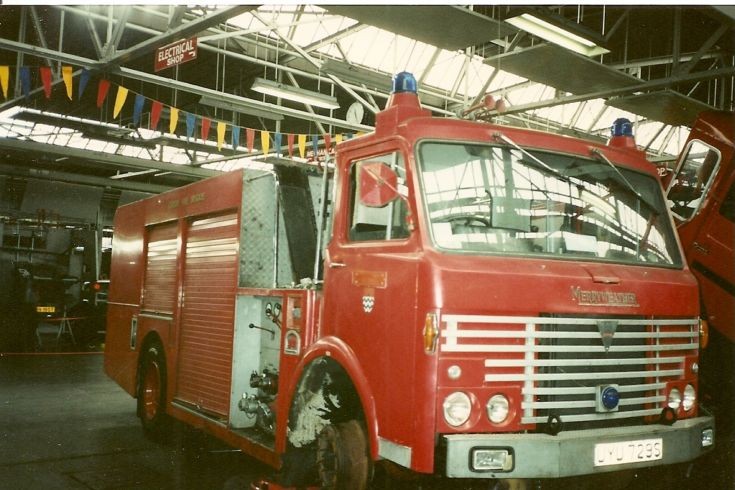 Dennis F131/Merryweather FoT London UYU 729S