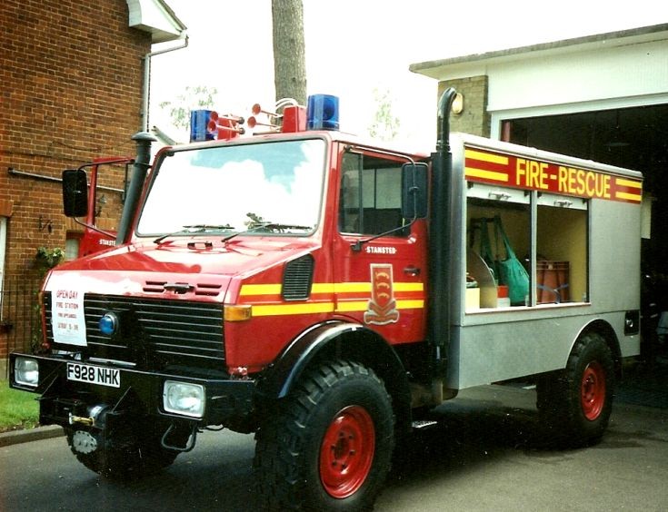 Mercedes Unimog 1300L/JDC Essex F928 NHK
