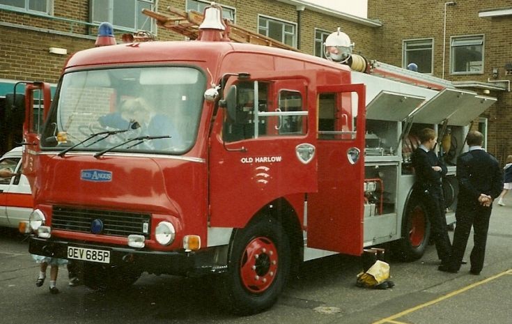 Bedford TK/HCB-A WrT Essex OEV 685P.