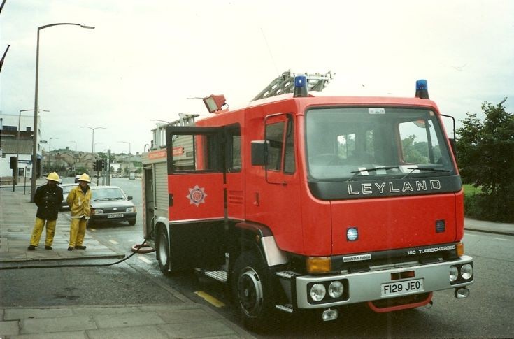 Fire Engines Photos - Leyland180/Mountain Range WrL Lancs F129 JEO