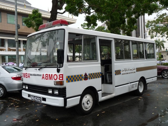 Daihatsu V32B bus