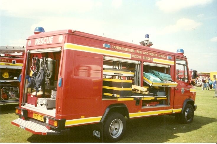 Mercedes 811D/Carmichael RT Cambs H410 CEW
