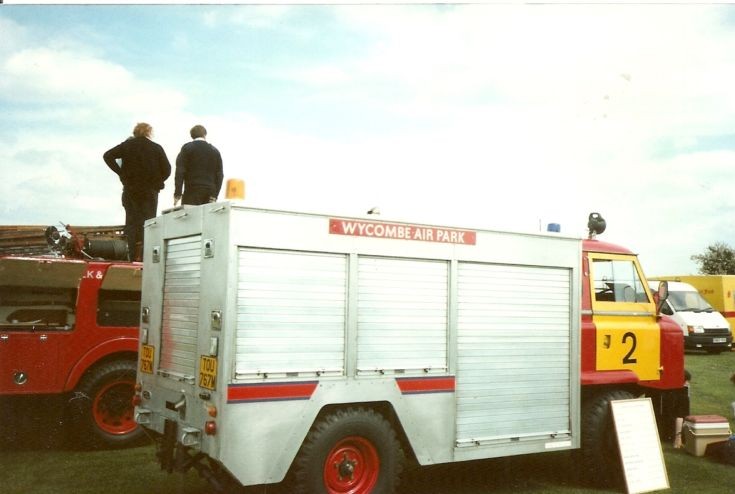 Land Rover FC Wycombe Air Park TOU 757M