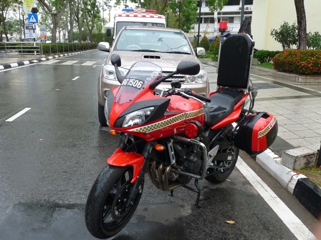 Yamaha FZ6 Fazer S2 fire motorcycle (rescue mode)
