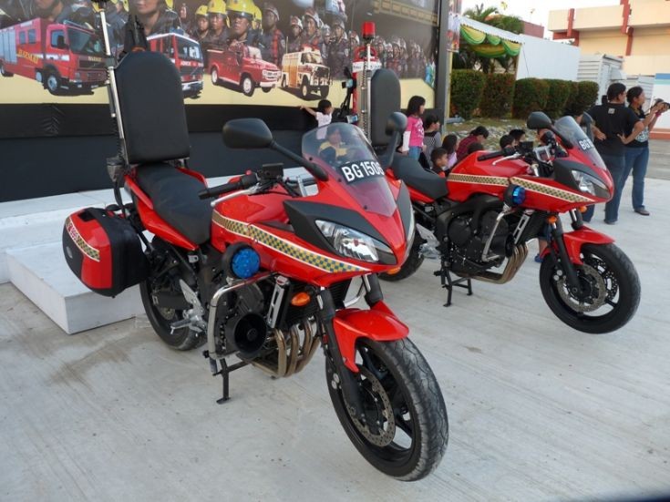 Yamaha FZ6 Fazer S2 fire motorcycles