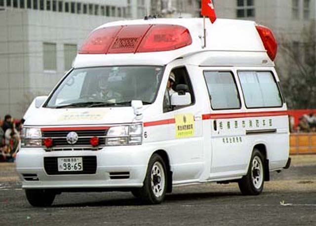 Camion De Pompiers Nissan Caravan - Jouet Métal YONEZAWA/DIAPET Échelle 1/34 - Occasion