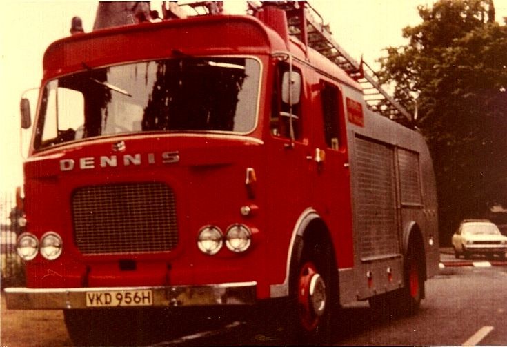Dennis F44 P Merseyside VKD 956H