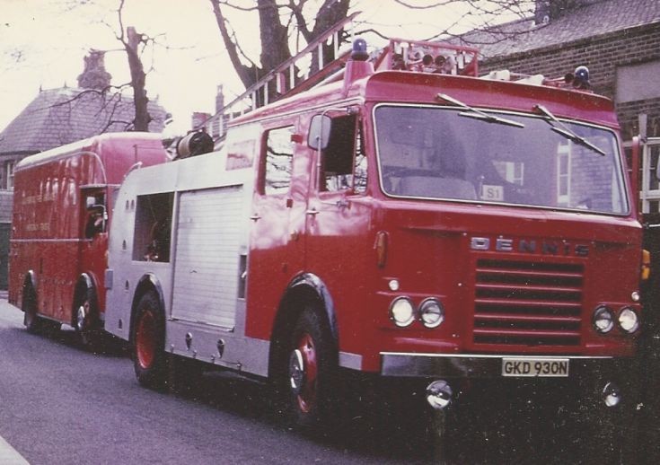 Dennis F49 P Merseyside FB GKD 930N