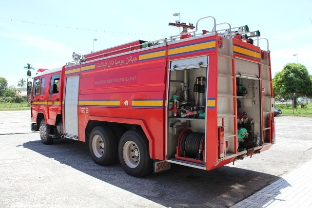 Volvo FL10/SK Fire WRL1 left side view