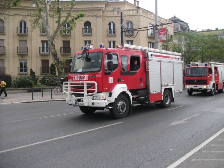 Renault Midlum Saurus pumper of BPFD