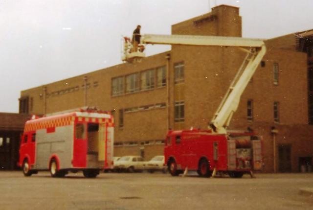 Dennis F49 ET Chester HDM 743N & PHP