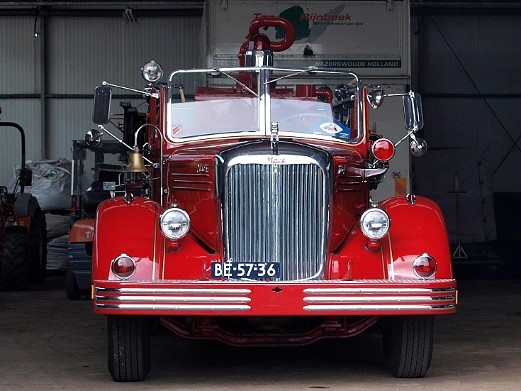 Mack LS95 (1950)