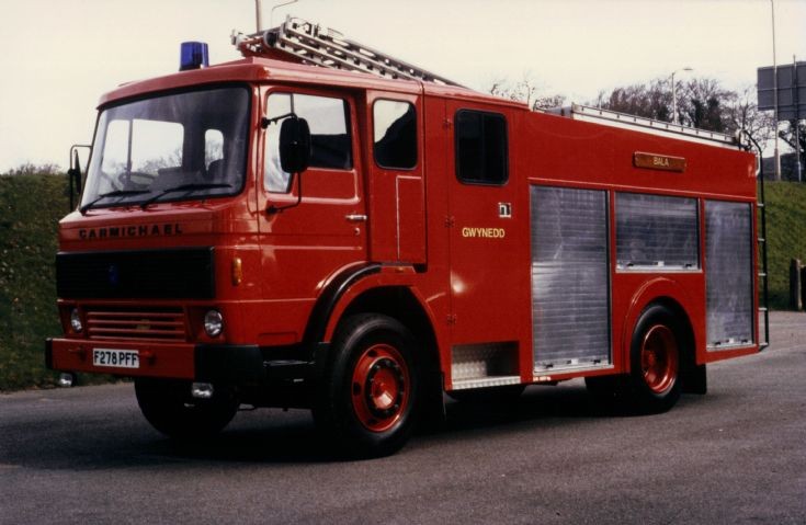Renault-Dodge G13/Carmichael WrT