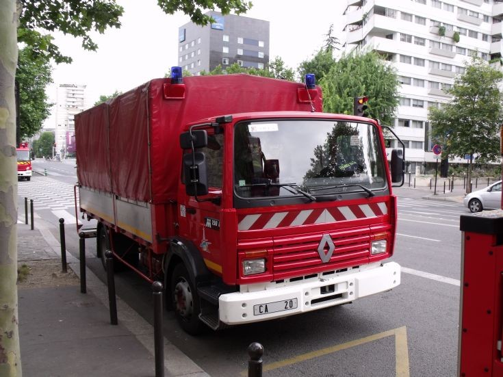 Paris firemen Renault auxilliary truck.
