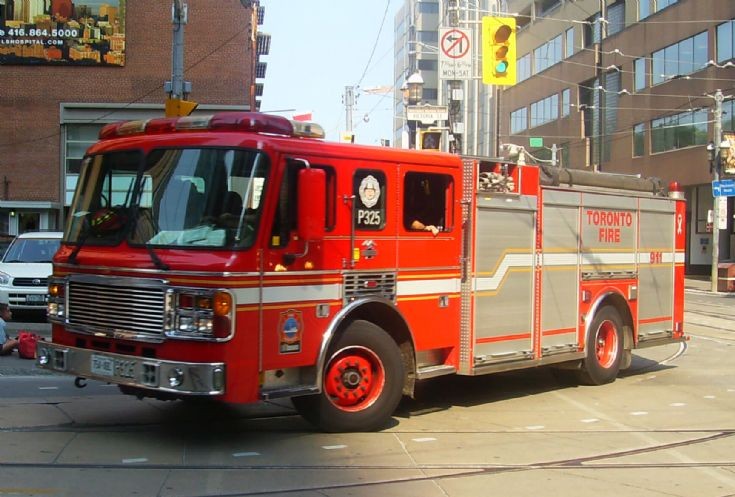 Toronto Fire Services pump 325