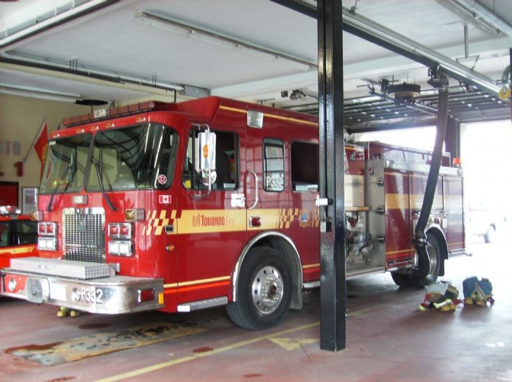 Toronto Fire Services pump 332