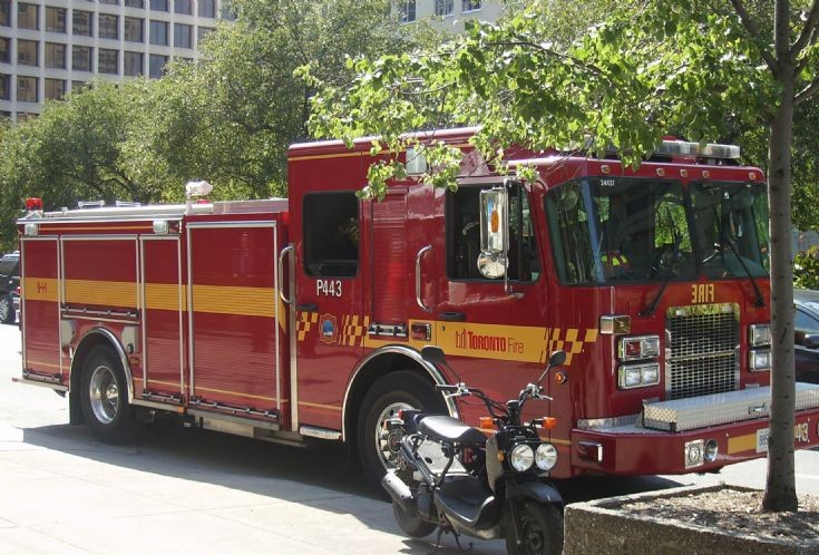 Toronto Fire Services pump 443