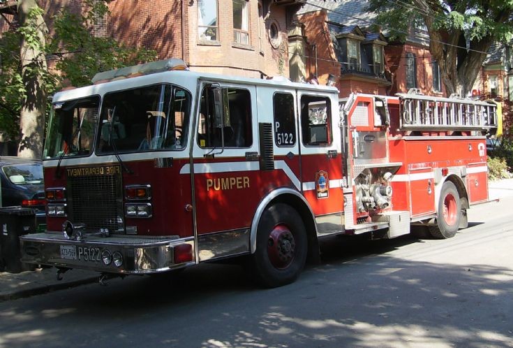 Toronto Fire Services pump 5122