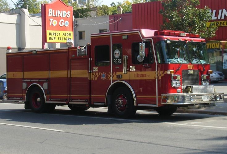 Photo of Toronto Fire Services Rescue 325